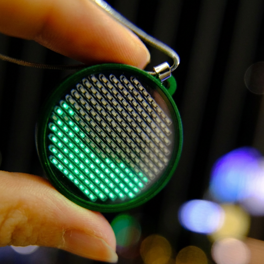 Fluid Simulation Pendant-Wearable Gravity-Reactive LED Effect