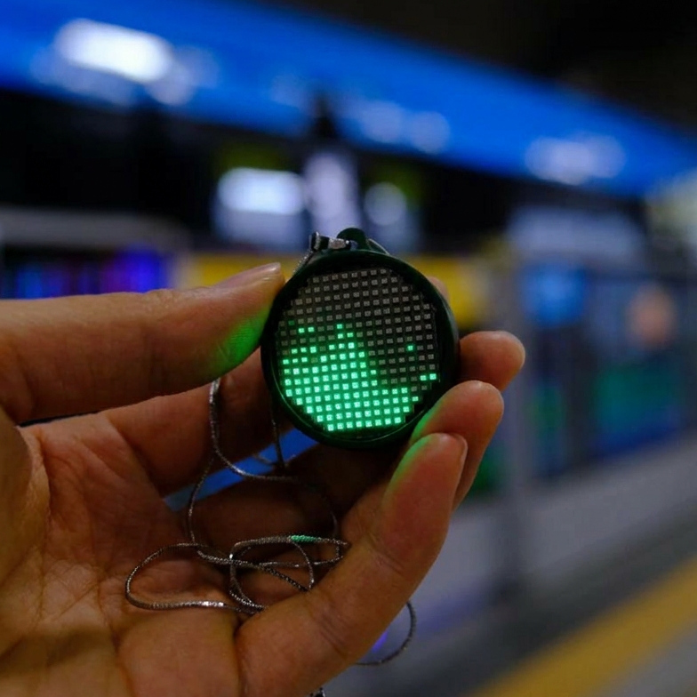 Fluid Simulation Pendant-Wearable Gravity-Reactive LED Effect